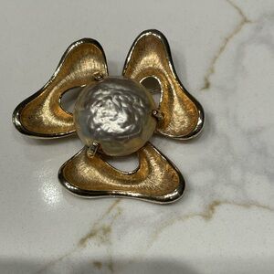 Vintage Sarah Covington Faux Baroque Pearl Mod Brooch